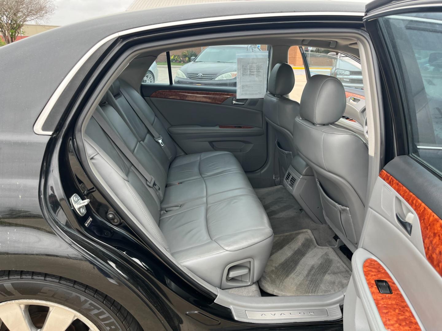 2006 Black /TAN Toyota Avalon Limited (4T1BK36B66U) with an 3.5L V6 DOHC 24V engine, 5-Speed Automatic Overdrive transmission, located at 14700 Tomball Parkway 249, Houston, TX, 77086, (281) 444-2200, 29.928619, -95.504074 - Photo#12